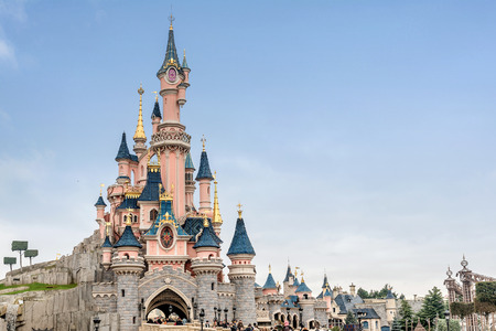 Read more about the article Quels sont les mystères du château de Disneyland Paris ?